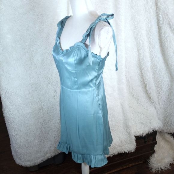 FOREVER 21 SATIN LIKE BLUE MINI DRESS SZ.L EUC - Picture 7 of 10